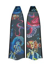 Load image into Gallery viewer, Freediving and spearfishing fins, (clownfish pattern) front angle