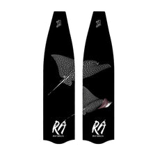 Load image into Gallery viewer, Reef addicts freediving and spearfishing fins, eagle ray design