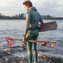 Load image into Gallery viewer, Envy pro rail speargun, lifestyle image