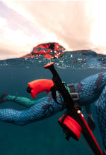 Load image into Gallery viewer, Envy pro rail speargun, scenic shot