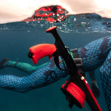 Load image into Gallery viewer, Envy pro rail speargun, scenic shot