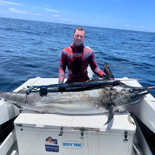 Load image into Gallery viewer, Vendetta roller speargun, with marlin