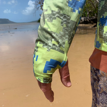 Load image into Gallery viewer, aimrite spearfishing dive shirt, thumb hole close up