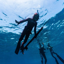 Load image into Gallery viewer, Young diver in clear blue water holding envy roller speargun