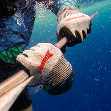 Load image into Gallery viewer, Diver wearing Aimrite Dyneema gloves
