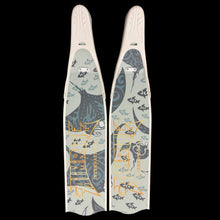 Load image into Gallery viewer, Freediving Fins (Premium Carbon Fiber) - Aqua Mantaray with white rails
