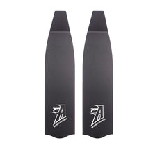 Load image into Gallery viewer, Freediving and spearfishing fins, (silver and black) front angle
