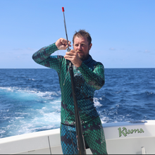 Load image into Gallery viewer, Diver in aimrite wetsuit rigging aimrite Vendetta double roller
