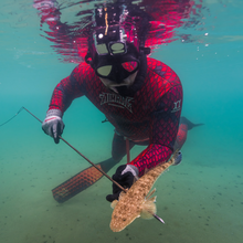 Load image into Gallery viewer, Diver with aimrite adults snorkel
