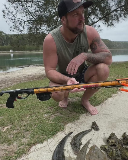 Lifestyle video showing fish and aimrite Venom Rail speargun - orange hive 